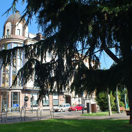 Hotel Mieres Del Camino Buitenkant foto