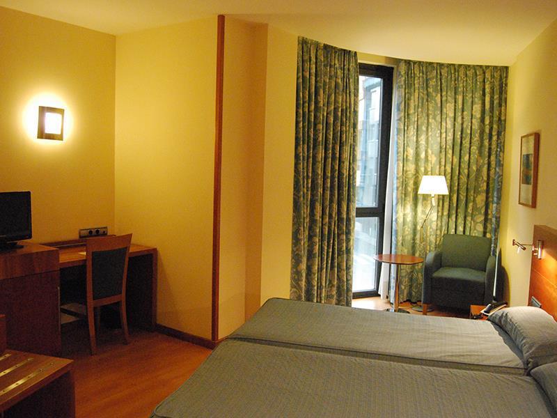 Hotel Mieres Del Camino Kamer foto
