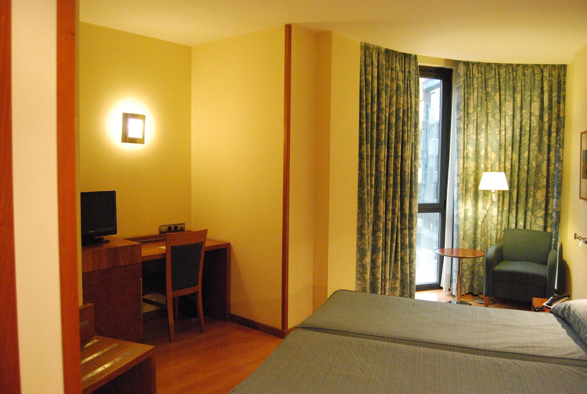 Hotel Mieres Del Camino Buitenkant foto