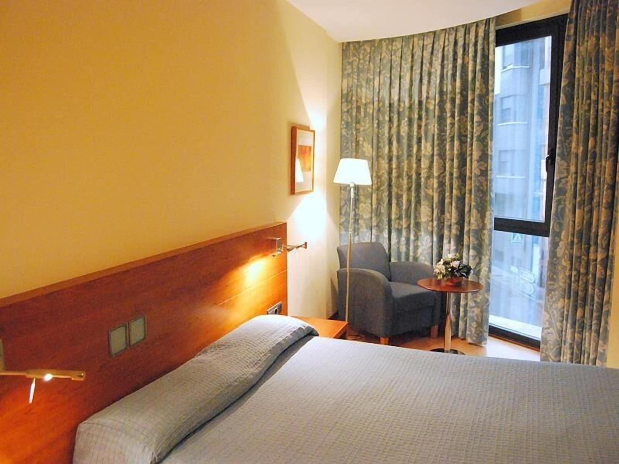 Hotel Mieres Del Camino Buitenkant foto