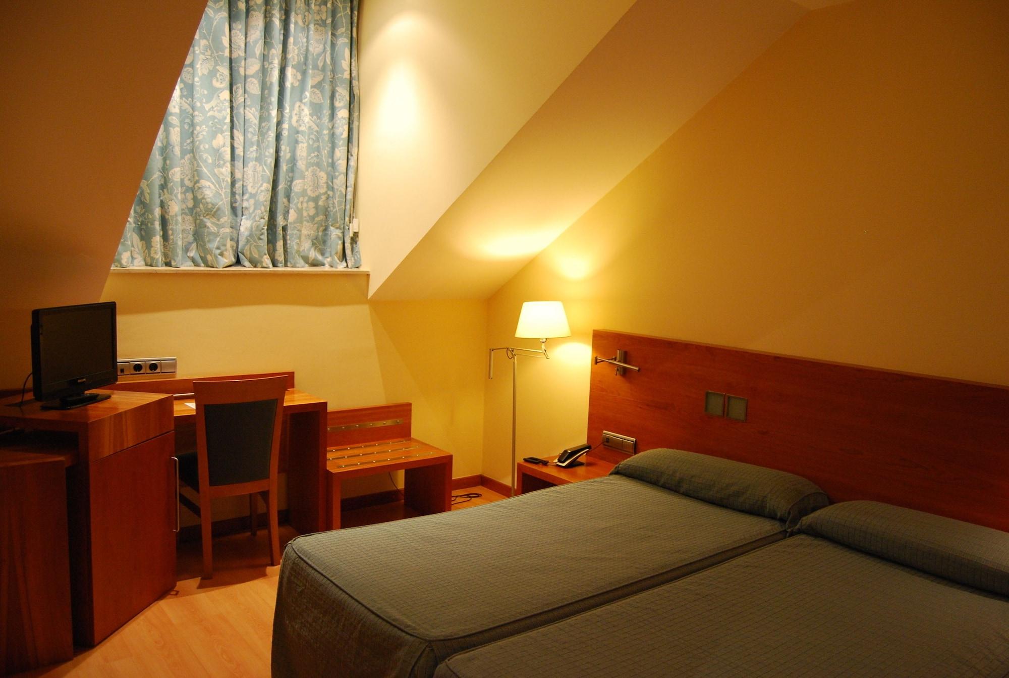 Hotel Mieres Del Camino Buitenkant foto