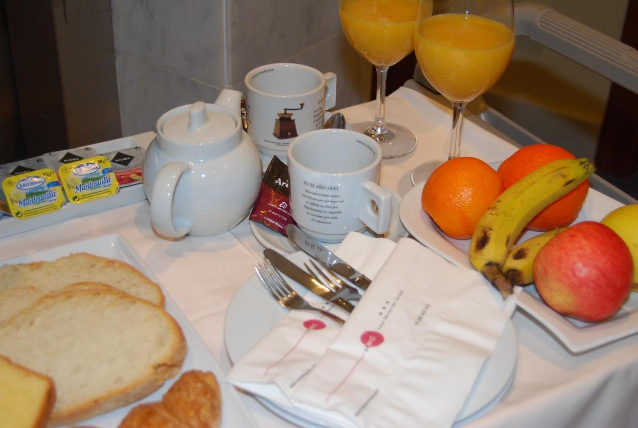 Hotel Mieres Del Camino Buitenkant foto