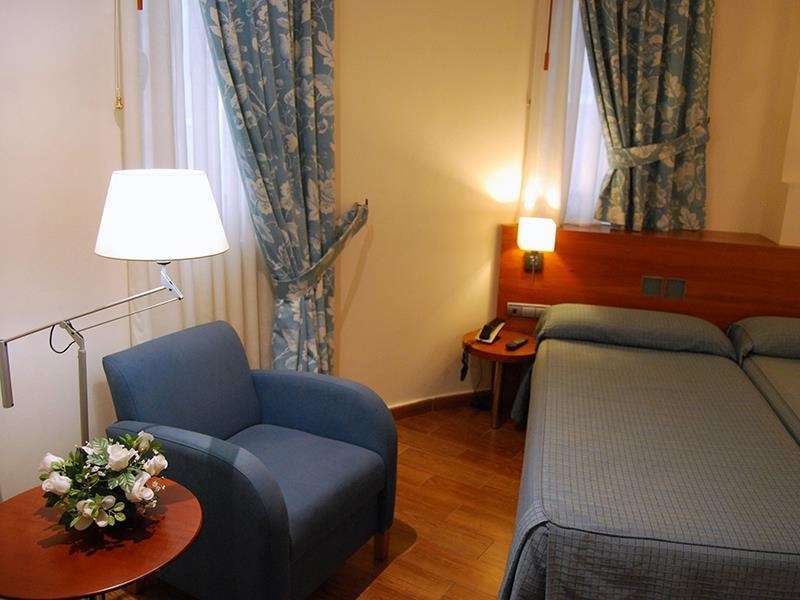 Hotel Mieres Del Camino Kamer foto