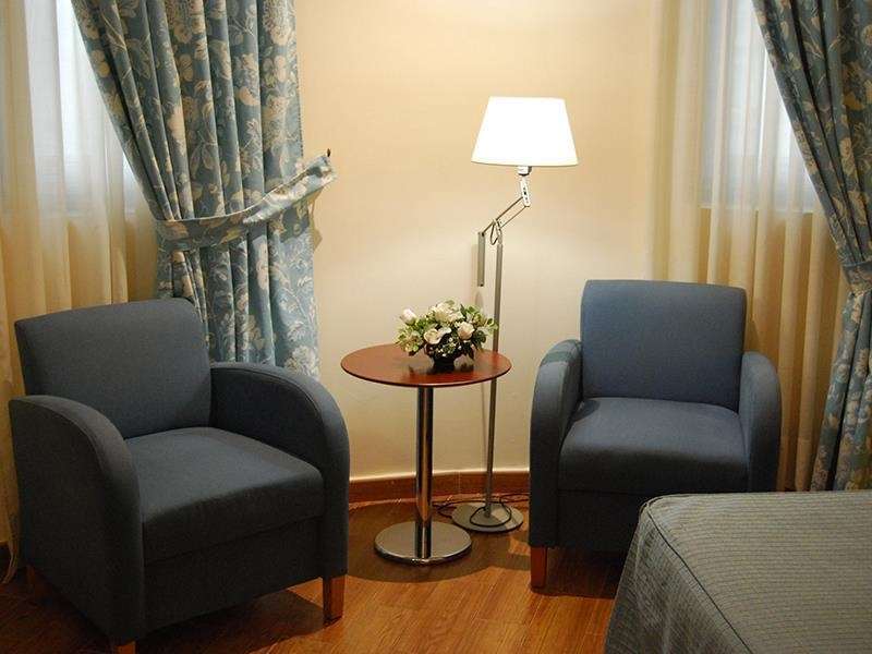 Hotel Mieres Del Camino Kamer foto