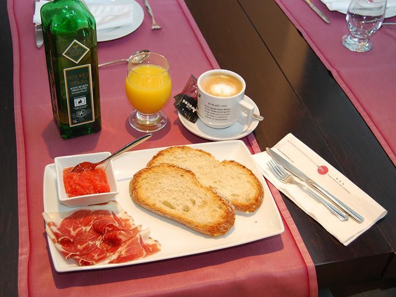Hotel Mieres Del Camino Buitenkant foto