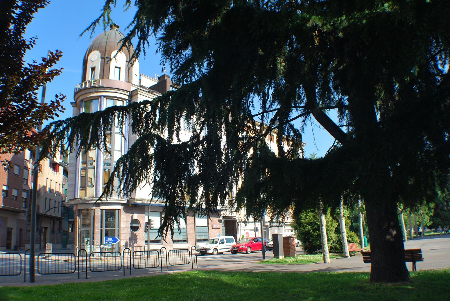 Hotel Mieres Del Camino Buitenkant foto