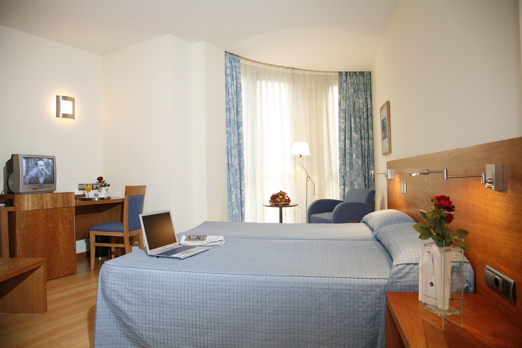 Hotel Mieres Del Camino Buitenkant foto