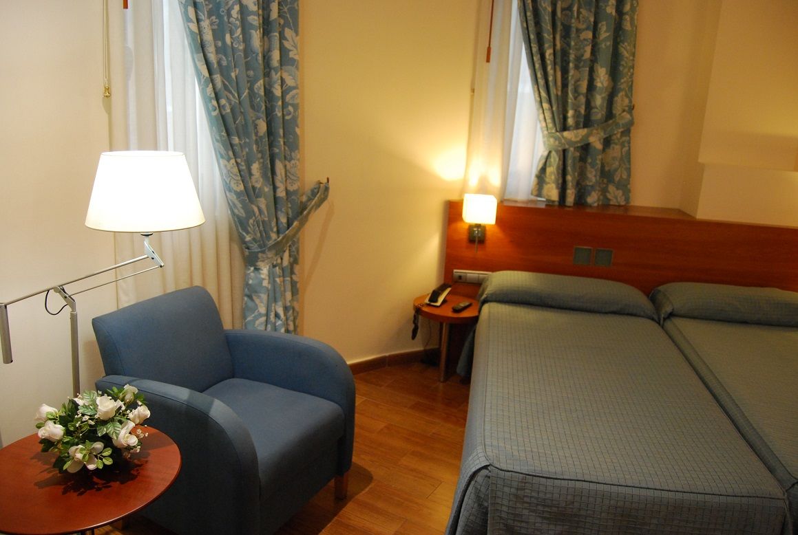 Hotel Mieres Del Camino Buitenkant foto