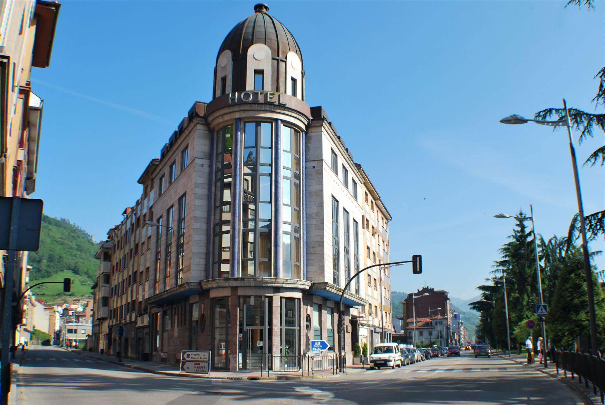 Hotel Mieres Del Camino Buitenkant foto