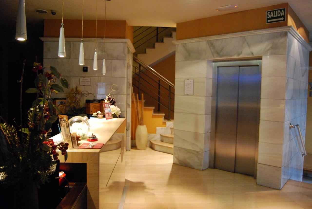 Hotel Mieres Del Camino Buitenkant foto